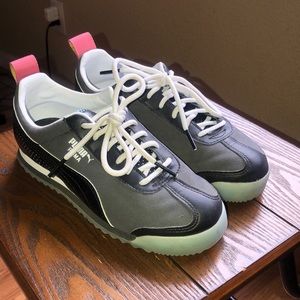 Girls Pumas size 2